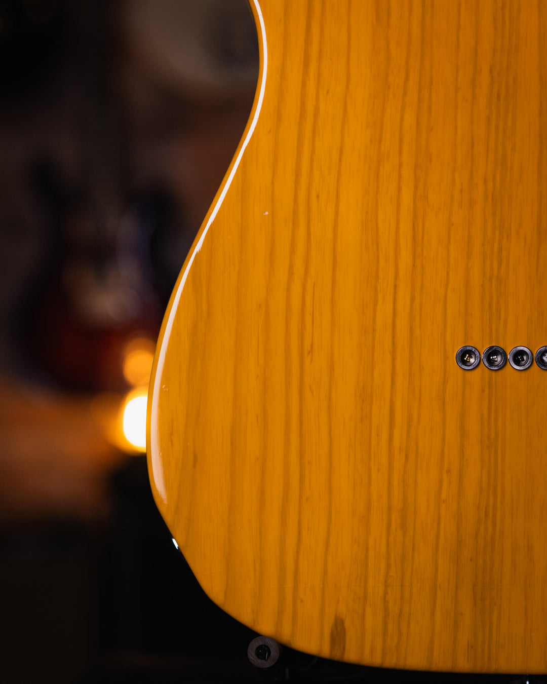 Suhr Classic T Antique Trans Butterscotch 2018 - Guitarra Eléctrica | El Classic T cuenta con un nuevo perfil de cuello estándar C vintage de los años 60. El Classic T conserva muchas de las especificaciones originales del Classic T Pro, incluido el siste