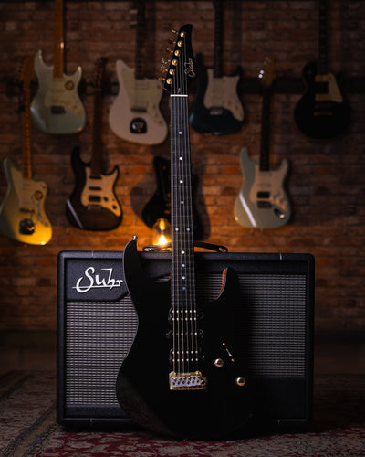 Suhr Modern Custom Black 2020 - Guitarra Eléctrica | La Suhr Modern es una guitarra de rock hecha a mano por Suhr, uno de los fabricantes de guitarras personalizadas más reconocidos del mundo. Este modelo está diseñado para los guitarristas contemporáneos