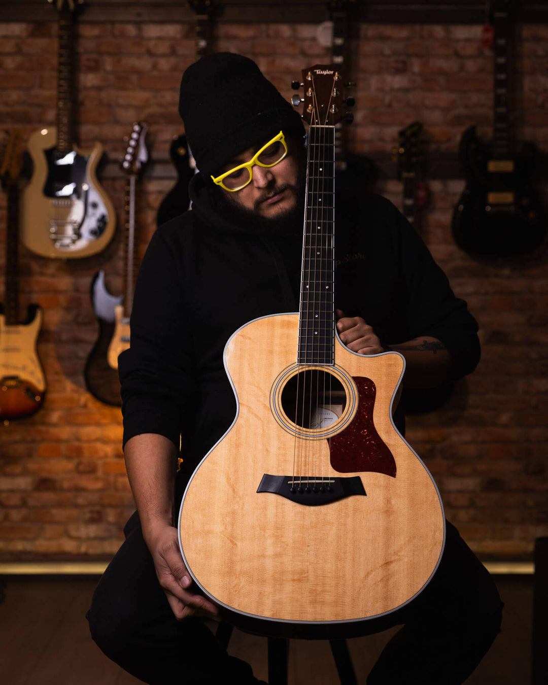 Taylor 414ce-R Special Edition Natural 2016 - Guitarra Electroacústica | Cuerpo • Modelo: 414ce-R, Grand Auditorium• Top: Sitka Spruce (V-Class Bracing) • Sides: Indian Rosewood• Terminación: Gloss Brazo • Madera: Neo-Tropical Mahogany• Perfil: C-Shape• T