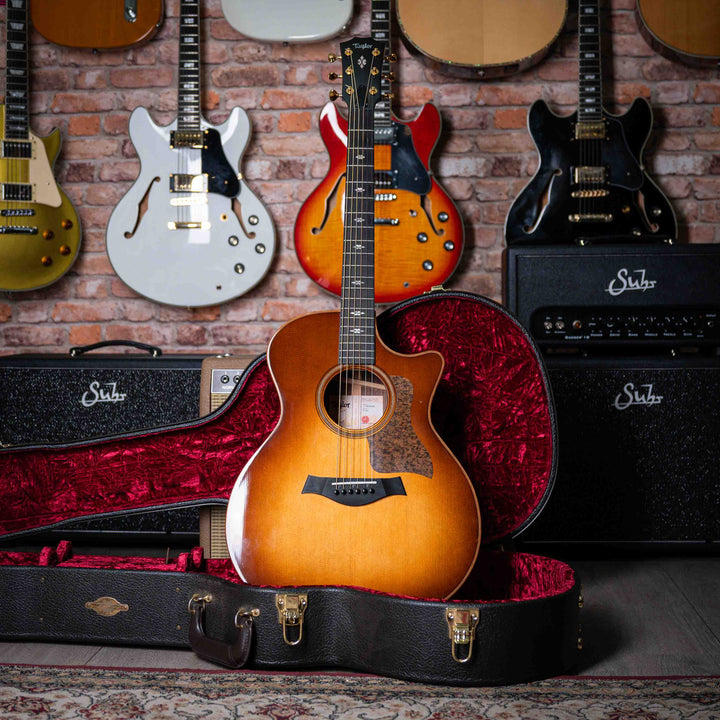 Taylor 714ce Western SunBurst 2018 - Guitarra Electroacústica | La Taylor 714 es una guitarra acústica de alta gama fabricada por la empresa Taylor Guitars. Este modelo en particular ha sido elogiado por su calidad de construcción, tono equilibrado y proy