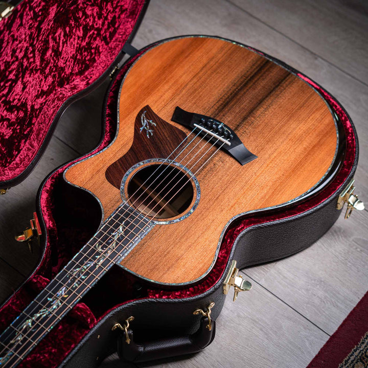 Taylor PS14CE Honduran Rosewood & Sinker Redwood - Guitarra Electroacústica | La Serie de Presentación ofrece una selección siempre cambiante de maderas de alta calidad, y para este Grand Auditorium PS14ce, hemos optado por un hermoso conjunto de palo de