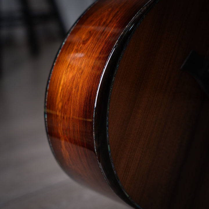 Taylor PS14CE Honduran Rosewood & Sinker Redwood - Guitarra Electroacústica | La Serie de Presentación ofrece una selección siempre cambiante de maderas de alta calidad, y para este Grand Auditorium PS14ce, hemos optado por un hermoso conjunto de palo de