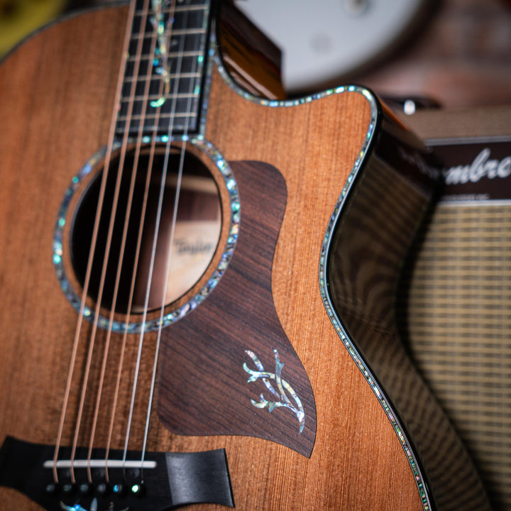 Taylor PS14CE Honduran Rosewood & Sinker Redwood - Guitarra Electroacústica | La Serie de Presentación ofrece una selección siempre cambiante de maderas de alta calidad, y para este Grand Auditorium PS14ce, hemos optado por un hermoso conjunto de palo de