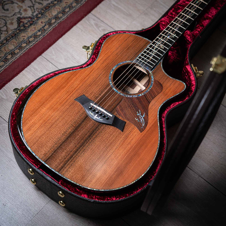 Taylor PS14CE Honduran Rosewood & Sinker Redwood - Guitarra Electroacústica | La Serie de Presentación ofrece una selección siempre cambiante de maderas de alta calidad, y para este Grand Auditorium PS14ce, hemos optado por un hermoso conjunto de palo de