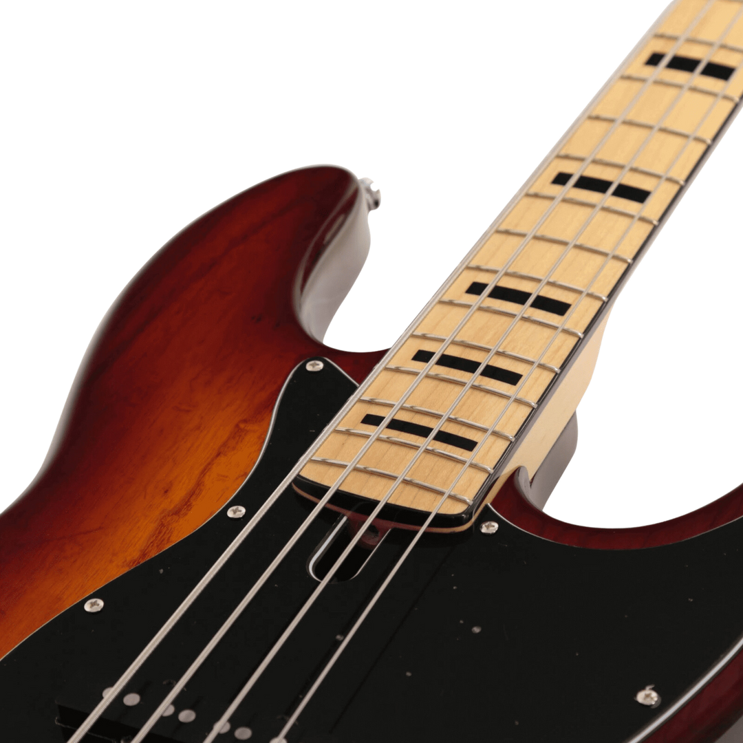Sire V7 Vintage Ash Tobacco Sunburst (2nd Gen) - Bajo Eléctrico | Si me hubiesen mostrado los bajos Sire guiándonos solamente por el precio, habría tenido muchas dudas sobre qué tan buenos serían. Afortunadamente, tuve la oportunidad de ver uno y tocarlo