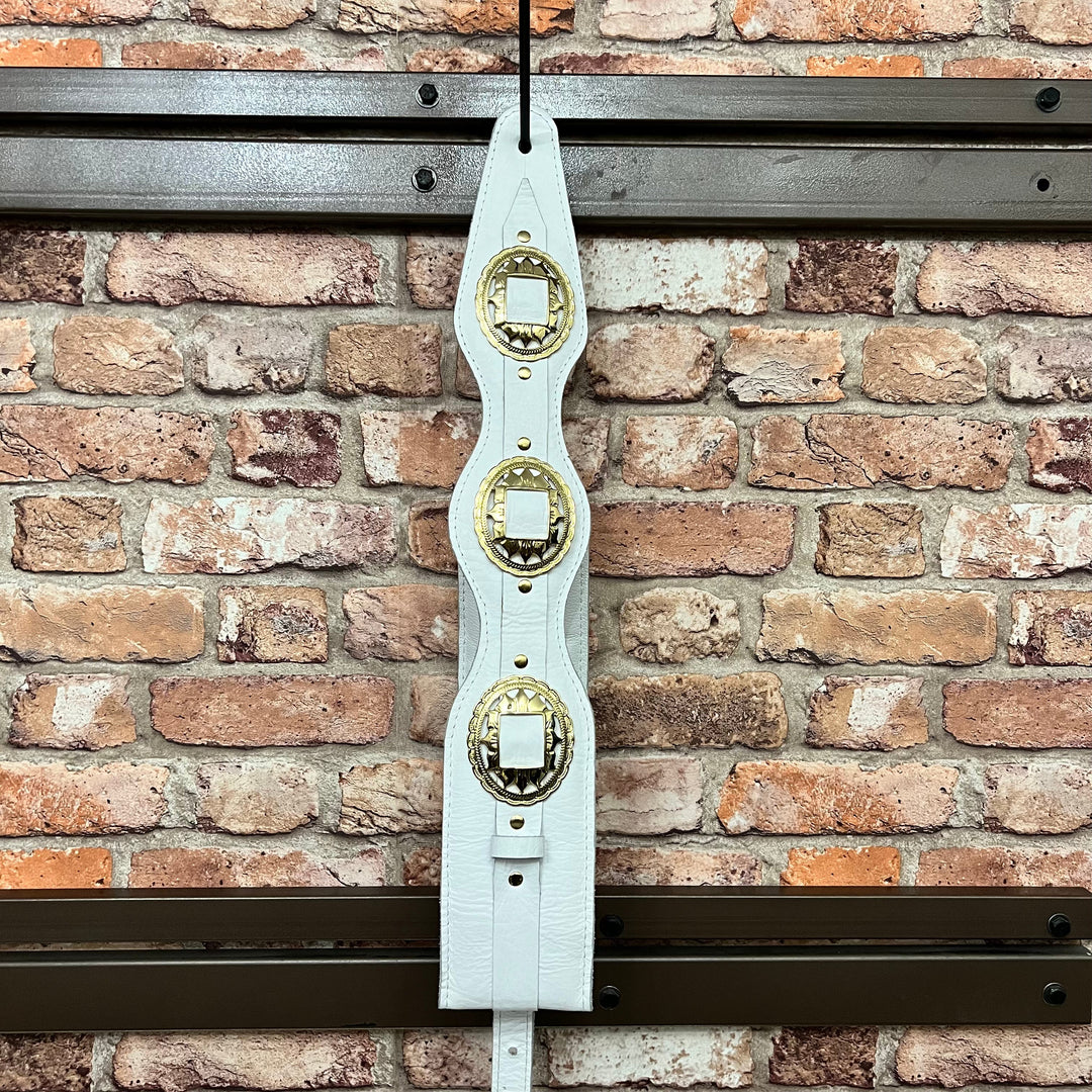 Evo Dr Rock 4” White - Correa de Bajo | * Foto referencial: Al ser un producto de cuero, el color y patrón de puede variar ligeramente* Hecha a mano en Brasil | Gearhub