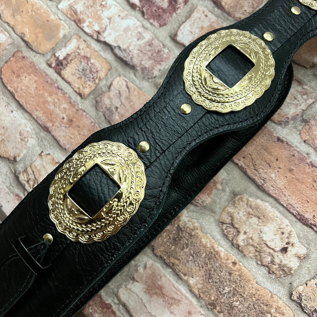 Evo Dr Rock 4” Black- Gold - Correa de Bajo | * Foto referencial: Al ser un producto de cuero, el color y patrón de puede variar ligeramente* Hecha a mano en Brasil | Gearhub