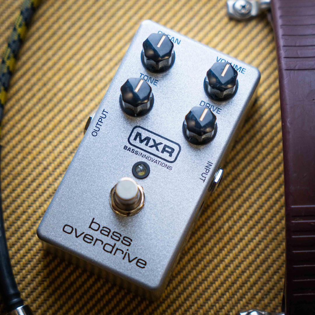 MXR® BASS OVERDRIVE - Pedal de Bajo | El Bass Overdrive ofrece tonos sobrecargados con un control Clean para mezclarse con una señal limpia de ecualización preestablecida. El MXR Bass Overdrive tiene un diseño original que ofrece un overdrive cálido y sim