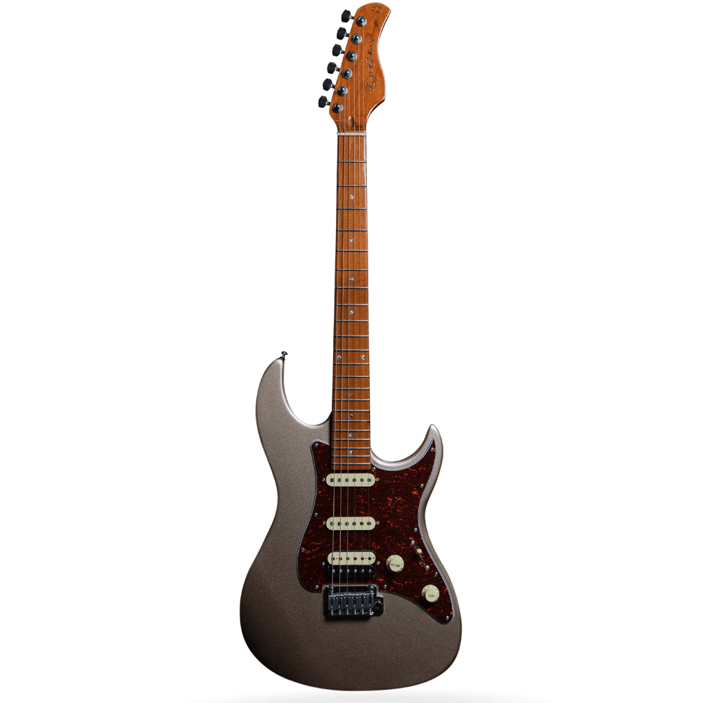 Sire S7 Champagne Gold - Guitarra Eléctrica | Los amantes del cuerpo sólido estilo Strato van a encantarse con la Guitarra S7 de Sire. Diseñado en colaboración con el mismísimo guitarrista legendario ganador de un Grammy, la S7 te ofrece la interpretación
