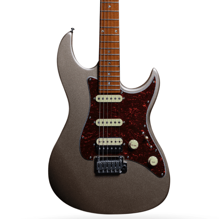 Sire S7 Champagne Gold - Guitarra Eléctrica | Los amantes del cuerpo sólido estilo Strato van a encantarse con la Guitarra S7 de Sire. Diseñado en colaboración con el mismísimo guitarrista legendario ganador de un Grammy, la S7 te ofrece la interpretación