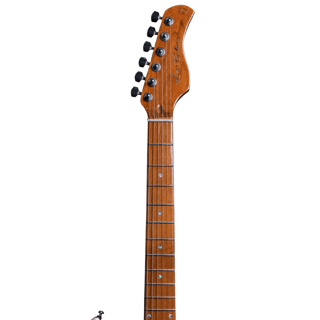 Sire S7 Champagne Gold - Guitarra Eléctrica | Los amantes del cuerpo sólido estilo Strato van a encantarse con la Guitarra S7 de Sire. Diseñado en colaboración con el mismísimo guitarrista legendario ganador de un Grammy, la S7 te ofrece la interpretación