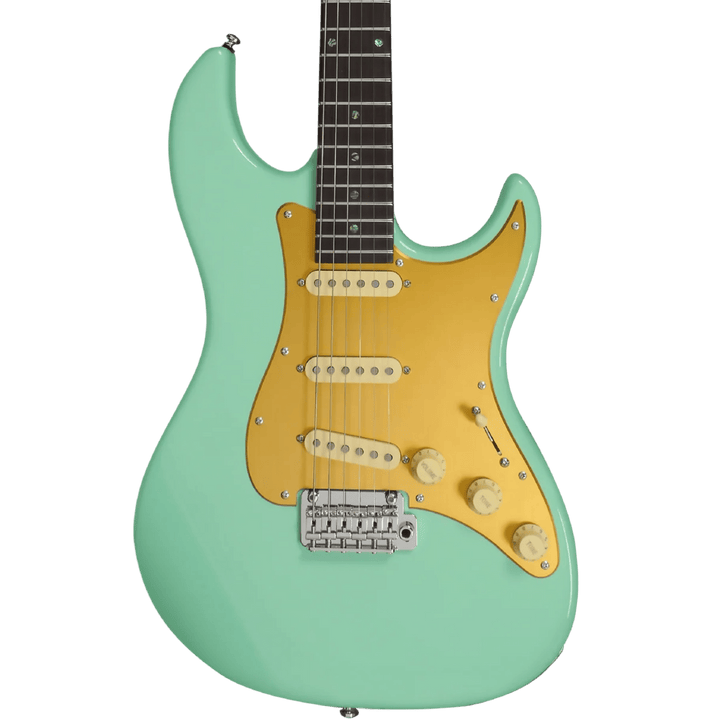 Sire S7 Vintage Mild Green - Guitarra Eléctrica | Los amantes del cuerpo sólido estilo Strato van a encantarse con la serie S7. Diseñada en colaboración con el mismísimo Larry Carlton, legendario guitarrista ganador de un Grammy, la Sire S7 te ofrece la i