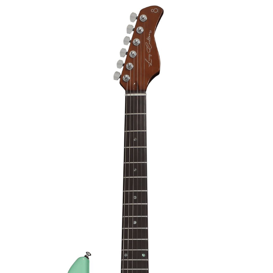 Sire S7 Vintage Mild Green - Guitarra Eléctrica | Los amantes del cuerpo sólido estilo Strato van a encantarse con la serie S7. Diseñada en colaboración con el mismísimo Larry Carlton, legendario guitarrista ganador de un Grammy, la Sire S7 te ofrece la i