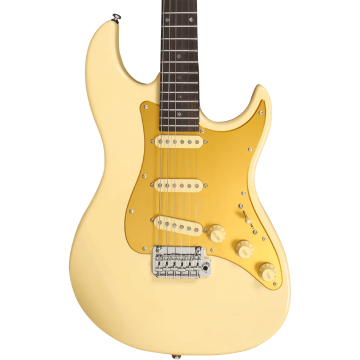 Sire S7 Vintage White - Guitarra Eléctrica | Los amantes del cuerpo sólido estilo Strato van a encantarse con la serie S7. Diseñada en colaboración con el mismísimo Larry Carlton, legendario guitarrista ganador de un Grammy, la Sire S7 te ofrece la interp