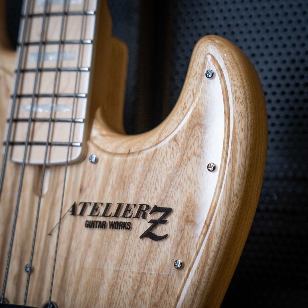 Atelier Z M-245 Natural 2023 - Bajo Eléctrico | Diseñados y construidos en Tokyo, Japón, la serie Magnitude de Atelier Z tiene un sonido característico y ortodoxo que se adapta a todos los estilos de música del en donde se pueda desempeñar jazz bass, tamb