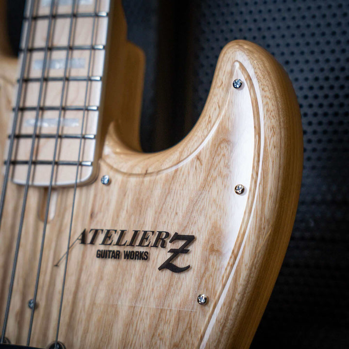 Atelier Z M-245 Natural 2023 - Bajo Eléctrico | Diseñados y construidos en Tokyo, Japón, la serie Magnitude de Atelier Z tiene un sonido característico y ortodoxo que se adapta a todos los estilos de música del en donde se pueda desempeñar jazz bass, tamb