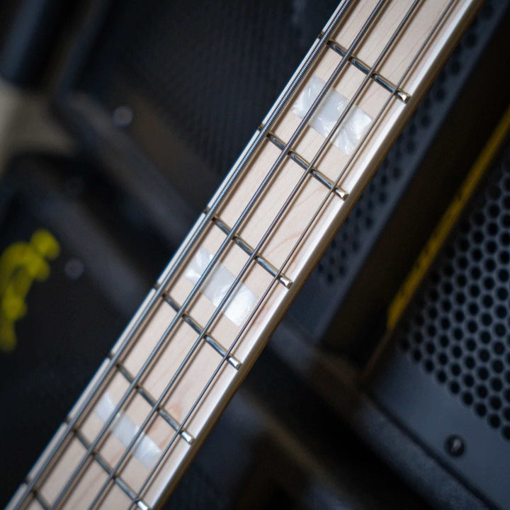 Atelier Z M-245 Natural 2023 - Bajo Eléctrico | Diseñados y construidos en Tokyo, Japón, la serie Magnitude de Atelier Z tiene un sonido característico y ortodoxo que se adapta a todos los estilos de música del en donde se pueda desempeñar jazz bass, tamb