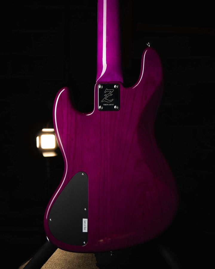 Atelier Z M265 ALL Transparent Purple NAMM Show 2025 - Bajo Eléctrico | Diseñados y construidos en Tokyo, Japón, la serie Magnitude de Atelier Z tiene un sonido característico y ortodoxo que se adapta a todos los estilos de música en donde se pueda desemp