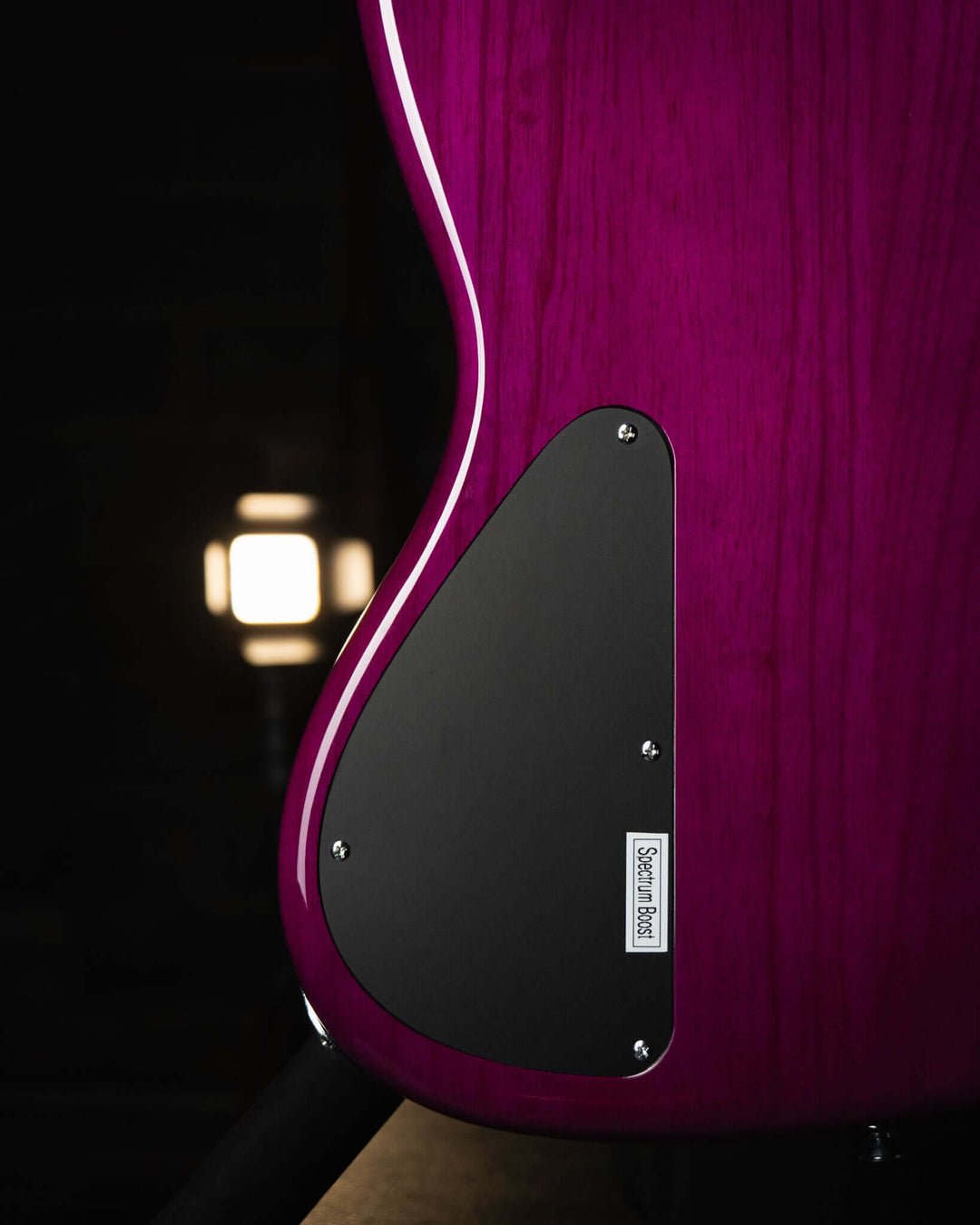 Atelier Z M265 ALL Transparent Purple NAMM Show 2025 - Bajo Eléctrico | Diseñados y construidos en Tokyo, Japón, la serie Magnitude de Atelier Z tiene un sonido característico y ortodoxo que se adapta a todos los estilos de música en donde se pueda desemp