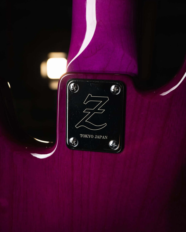 Atelier Z M265 ALL Transparent Purple NAMM Show 2025 - Bajo Eléctrico | Diseñados y construidos en Tokyo, Japón, la serie Magnitude de Atelier Z tiene un sonido característico y ortodoxo que se adapta a todos los estilos de música en donde se pueda desemp