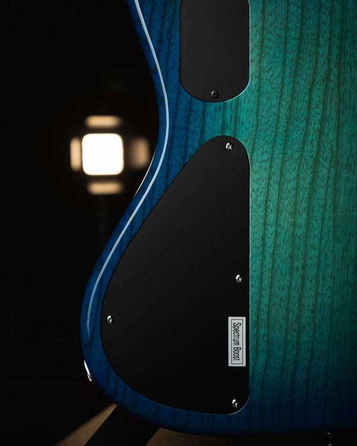 Atelier Z M265 Blue Burst 2025 - Bajo Eléctrico | Diseñados y construidos en Tokyo, Japón, la serie Magnitude de Atelier Z tiene un sonido característico y ortodoxo que se adapta a todos los estilos de música en donde se pueda desempeñar un jazz bass, ade