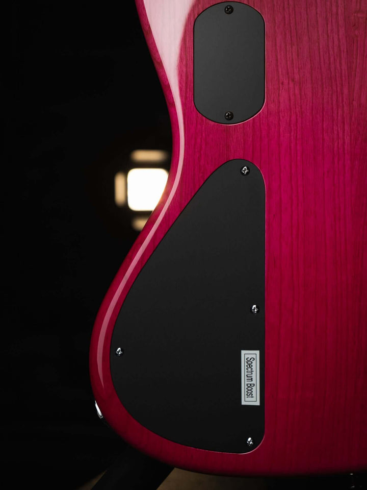 Atelier Z M265 Fade Pink NAMM Show 2025 - Bajo Eléctrico | Diseñados y construidos en Tokyo, Japón, la serie Magnitude de Atelier Z tiene un sonido característico y ortodoxo que se adapta a todos los estilos de música en donde se pueda desempeñar un jazz
