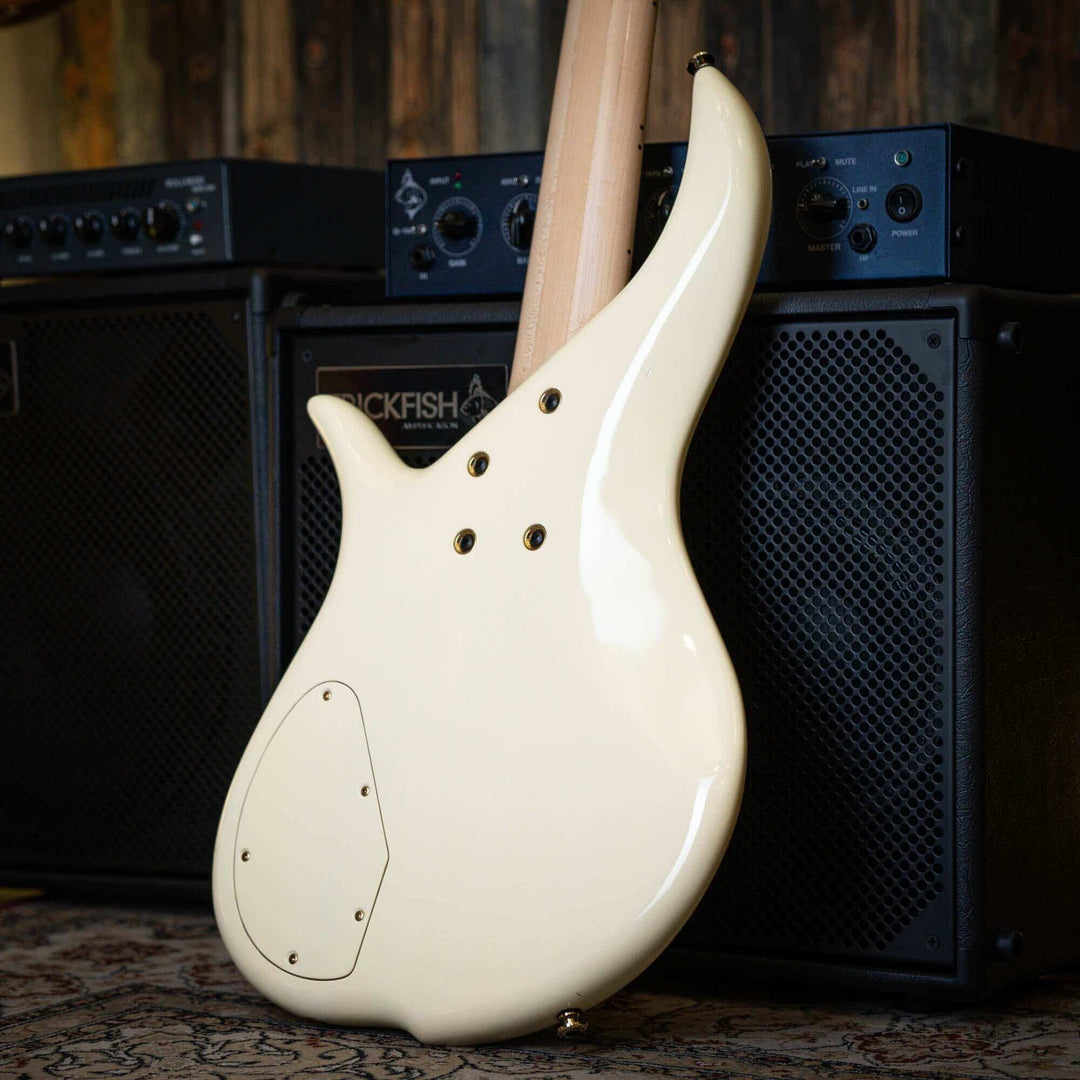 F Bass BN5 Olympic White 2018 - Bajo Eléctrico | The BN series is the product of 40+ years of F Bass evolution. While it has roots stemming from the original Jazz Bass, it has slowly morphed into our signature sound, feel, and look. The BN series’ voice l