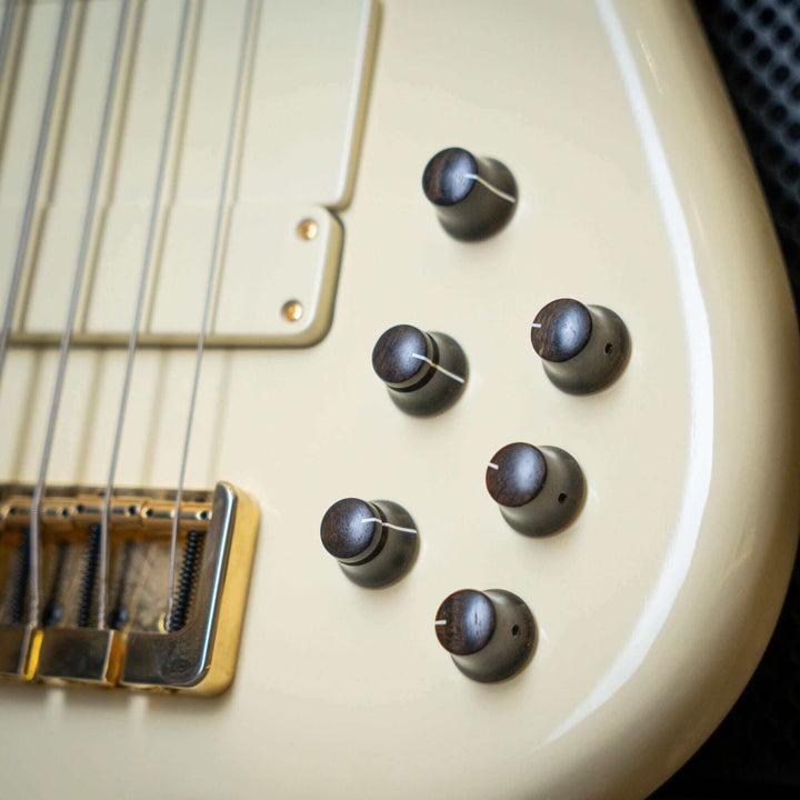 F Bass BN5 Olympic White 2018 - Bajo Eléctrico | The BN series is the product of 40+ years of F Bass evolution. While it has roots stemming from the original Jazz Bass, it has slowly morphed into our signature sound, feel, and look. The BN series’ voice l