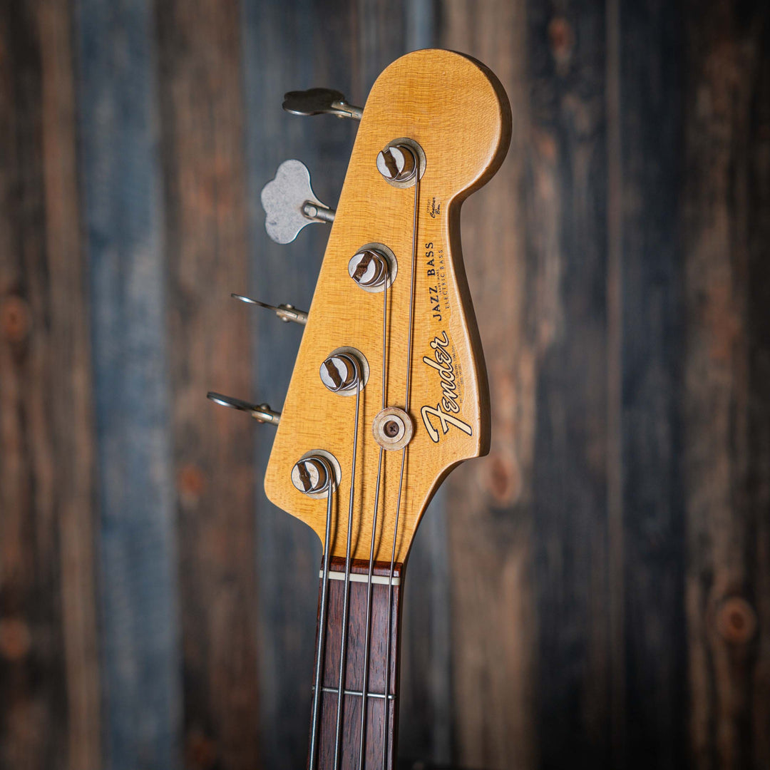 Fender Jazz Bass Custom Shop 64 Sunburst 2019 - Bajo Eléctrico | El Fender Jazz Bass Custom Shop '64 es una versión de lujo del legendario bajo eléctrico Jazz Bass de Fender, diseñado para replicar fielmente el aspecto, sonido y sensación vintage del mode