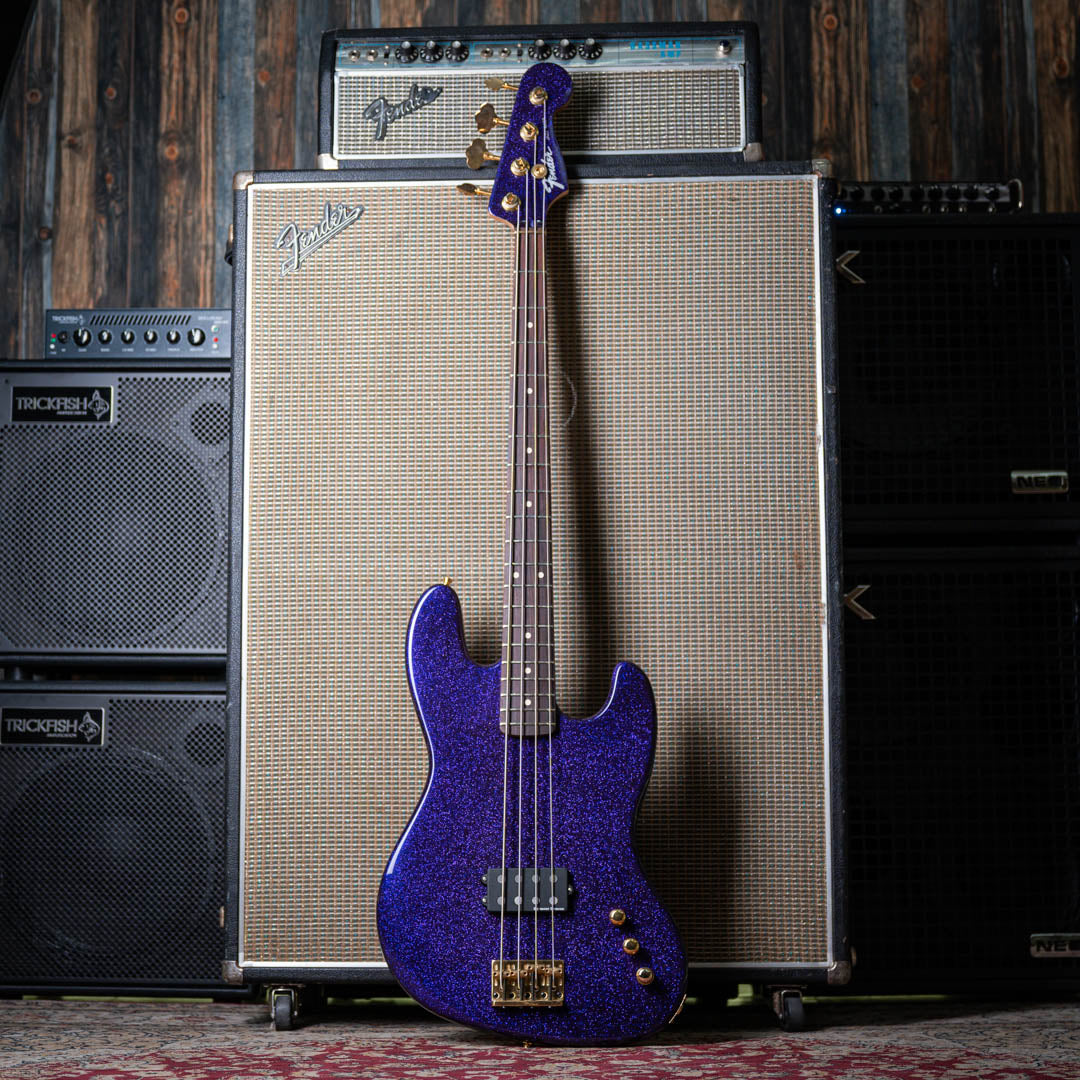 Fender Jazz bass Seymour Duncan SMB4 Sparkle Purple 1998 - Bajo Eléctrico | Este estiloso Fender Jazz salió de la loca mente de nuestros científicos especializados del Funk, equipado con una poderosa cápsula Seymour Duncan SMB4 que trae todo el Power de u