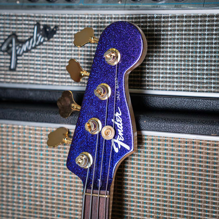 Fender Jazz bass Seymour Duncan SMB4 Sparkle Purple 1998 - Bajo Eléctrico | Este estiloso Fender Jazz salió de la loca mente de nuestros científicos especializados del Funk, equipado con una poderosa cápsula Seymour Duncan SMB4 que trae todo el Power de u