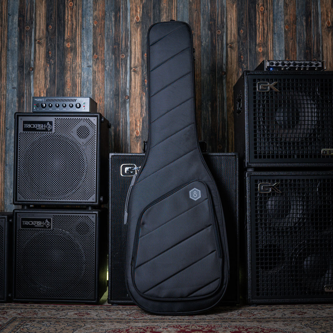 Sire Gig Bag V, P, Z, M & U Serie- Funda de Bajo Eléctrico | Gig bag for V series basguitars. Designed for easy transport and protection of the instrument. Features robust zip-fastener, ergonomic handle, and compartment for accessories, etc. Features • Pa