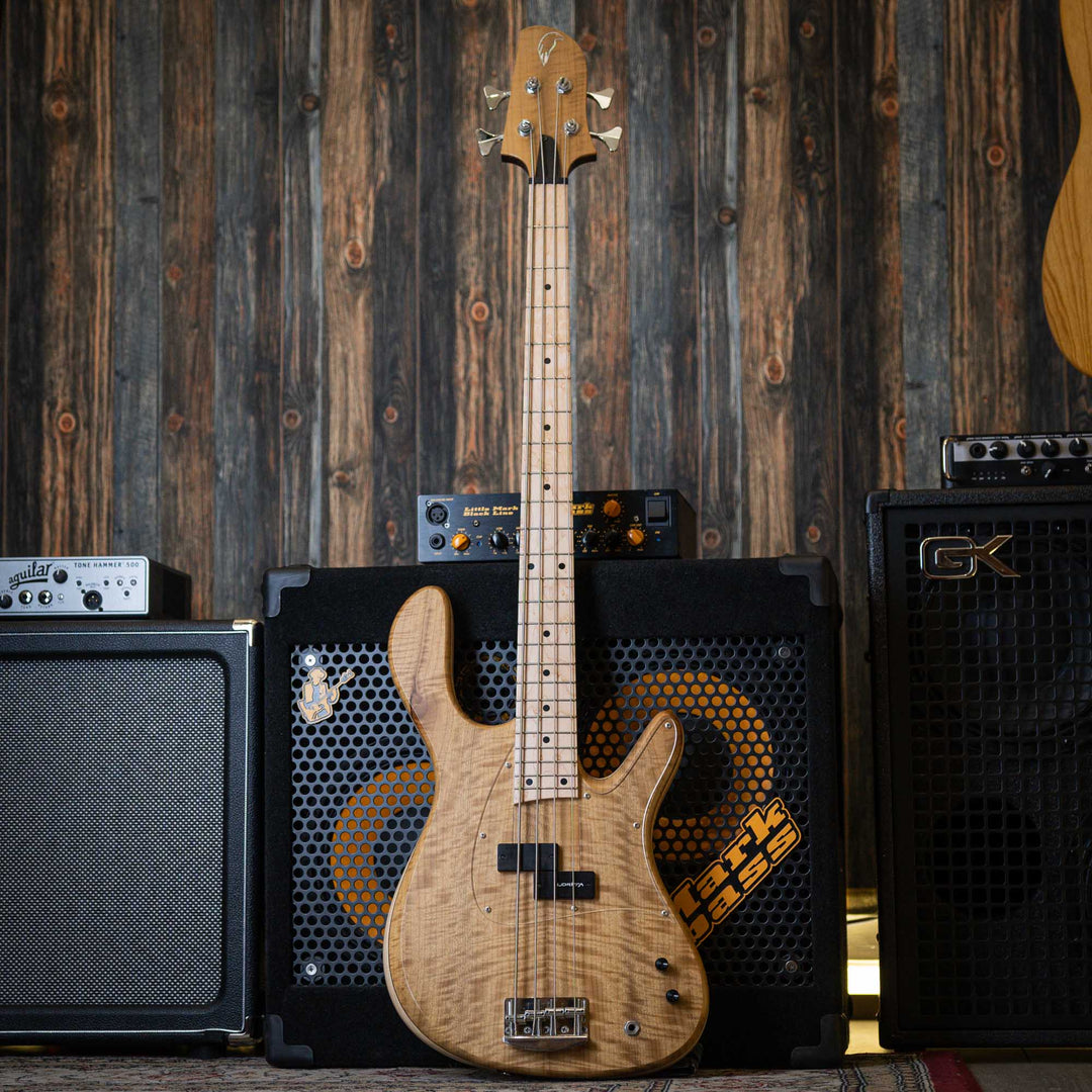 Lorita Element P Flamed Myrtle 2018 - Bajo Eléctrico | Cuerpo • Modelo: Element• Madera: Ash / Walnut• Terminación: Matte Brazo • Madera: Wenge• Perfil: “C”• Terminación: Satin • Espaciado: 19 mm• Escala: 34” • Nuez: Bronce Diapasón • Madera: Birdseye Map