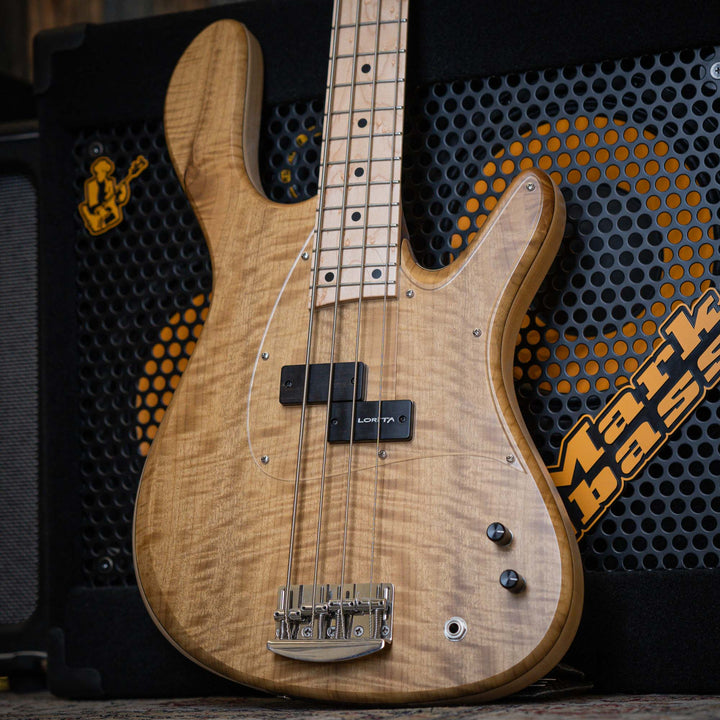 Lorita Element P Flamed Myrtle 2018 - Bajo Eléctrico | Cuerpo • Modelo: Element• Madera: Ash / Walnut• Terminación: Matte Brazo • Madera: Wenge• Perfil: “C”• Terminación: Satin • Espaciado: 19 mm• Escala: 34” • Nuez: Bronce Diapasón • Madera: Birdseye Map