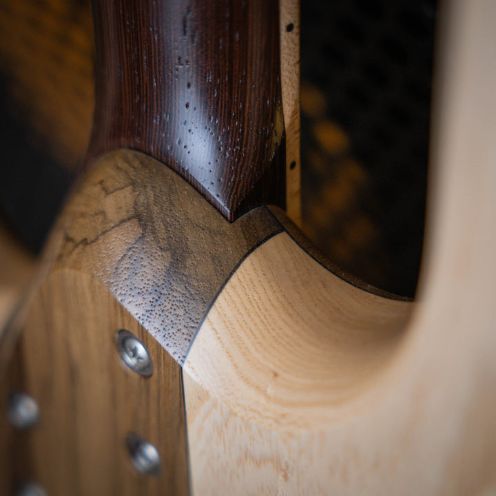 Lorita Element P Flamed Myrtle 2018 - Bajo Eléctrico | Cuerpo • Modelo: Element• Madera: Ash / Walnut• Terminación: Matte Brazo • Madera: Wenge• Perfil: “C”• Terminación: Satin • Espaciado: 19 mm• Escala: 34” • Nuez: Bronce Diapasón • Madera: Birdseye Map