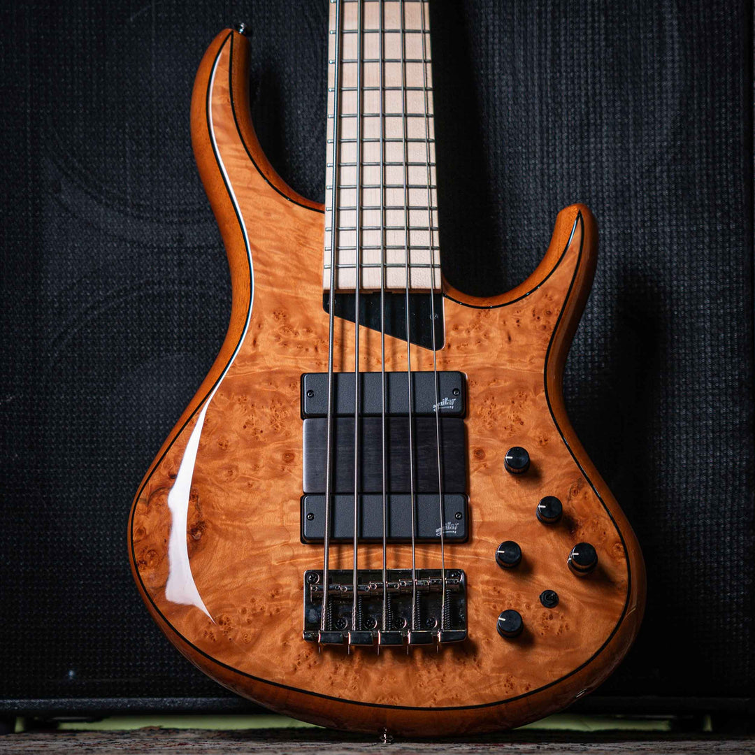 MTD Kingston Z5 Natural MarkBass Preamp - Bajo Eléctrico | Para el músico exigente que busca una apariencia y un sonido hechos a mano, tenemos la serie MTD Z, que incorpora muchos de los elementos de diseño superiores presentes en los instrumentos MTD Han