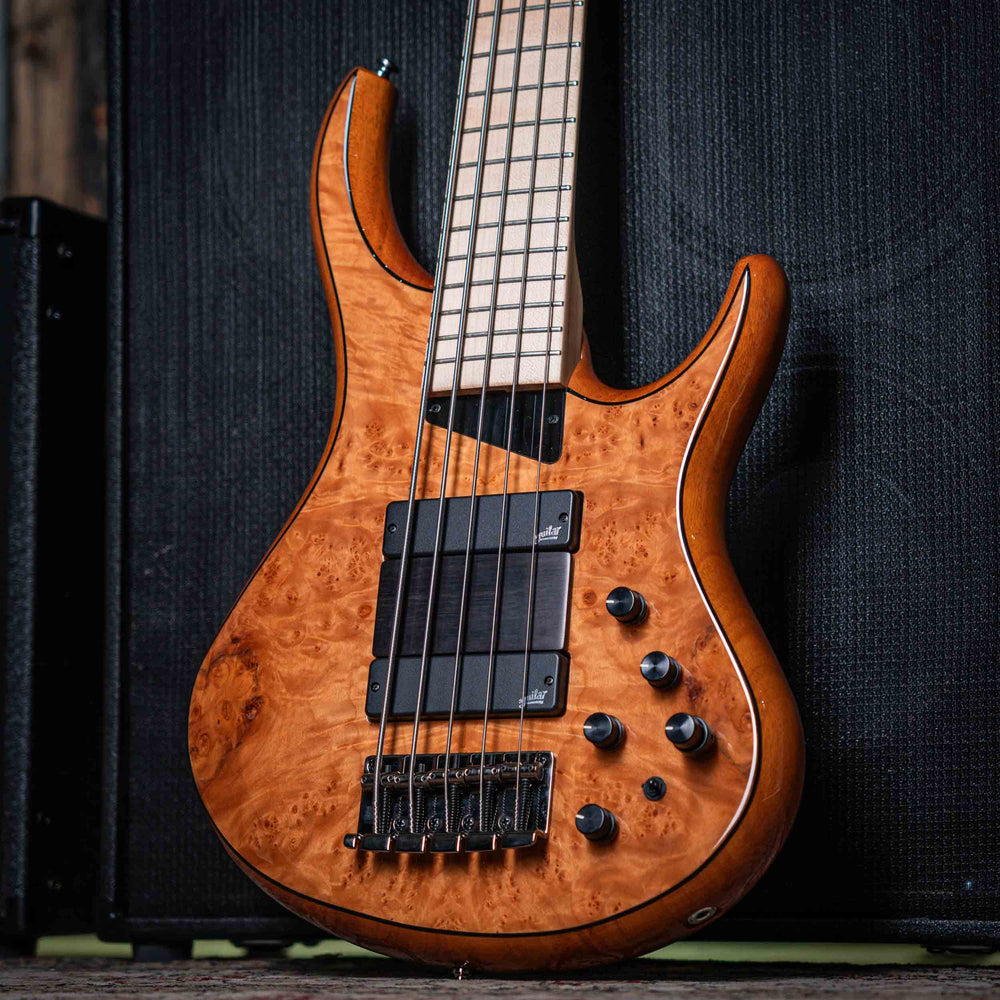 MTD Kingston Z5 Natural MarkBass Preamp - Bajo Eléctrico | Para el músico exigente que busca una apariencia y un sonido hechos a mano, tenemos la serie MTD Z, que incorpora muchos de los elementos de diseño superiores presentes en los instrumentos MTD Han