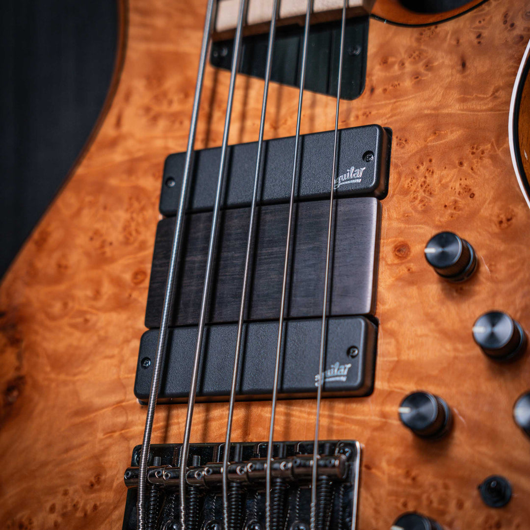 MTD Kingston Z5 Natural MarkBass Preamp - Bajo Eléctrico | Para el músico exigente que busca una apariencia y un sonido hechos a mano, tenemos la serie MTD Z, que incorpora muchos de los elementos de diseño superiores presentes en los instrumentos MTD Han