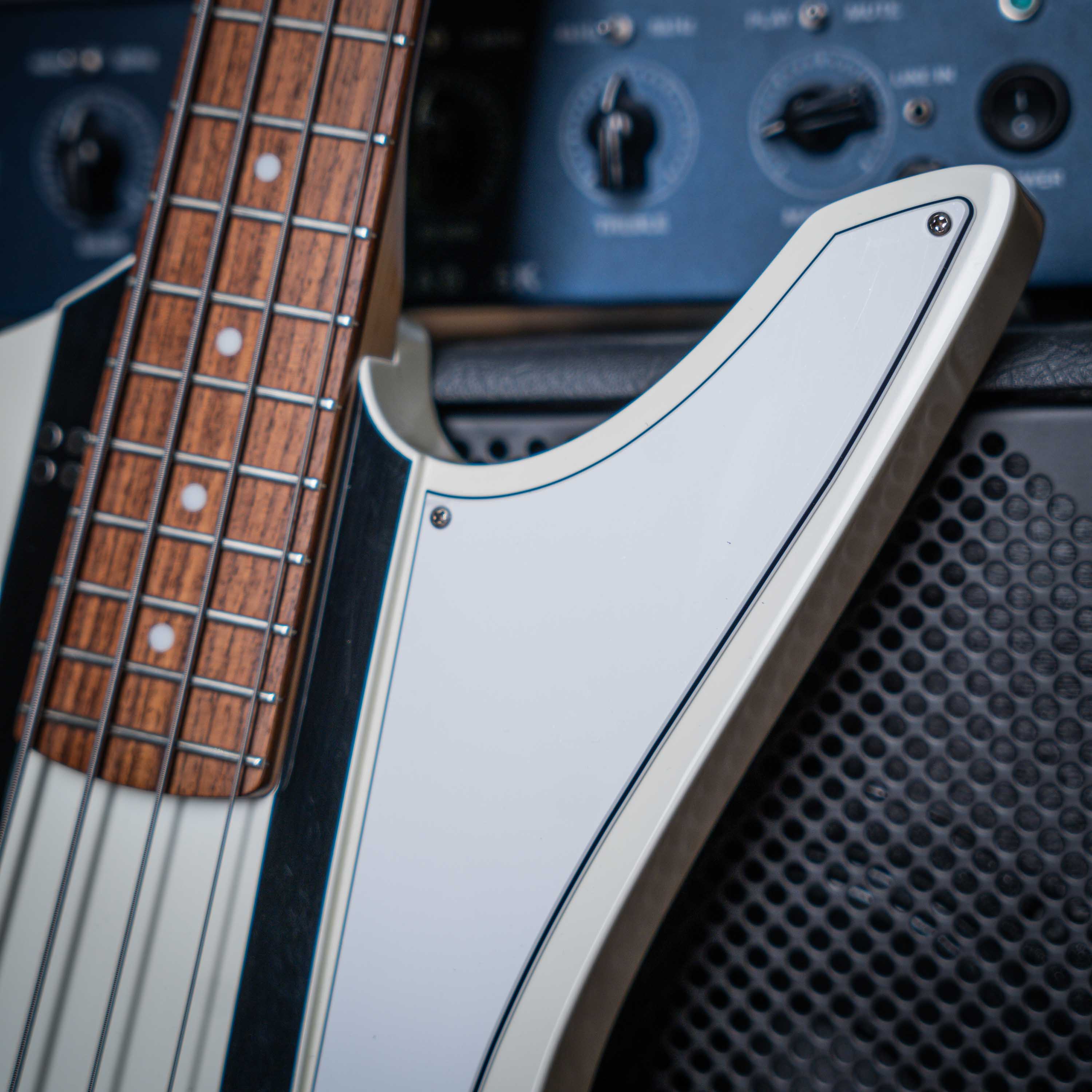 Sandberg Forty Eight Vintage White - Bajo Eléctrico | Gearhub 🌶️
