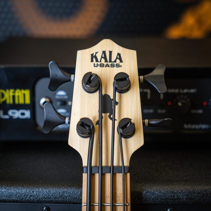 Ubass Kala Bamboo Bmb-Fs - Bajo Ukulele | El Ubass Kala Bamboo BMB-FS es la opción más sostenible para instrumentos musicales. Altamente renovable, el bambú se regenera rápidamente sin ser replantado, ¡a veces crece hasta tres pies por día! La veta recta