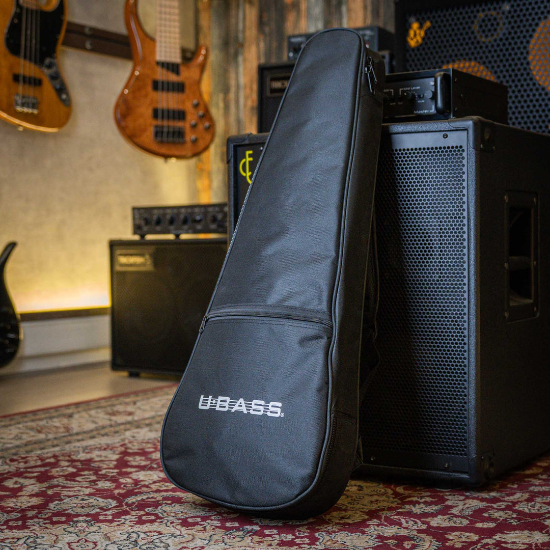 Ubass Kala Zeb-Fs - Bajo Ukulele | El Zebrawood del Ubass Kala Zeb-Fs recibe su nombre y apariencia exótica de las rayas alternas de color canela y marrón oscuro parecidas a una cebra de la veta de la madera. El atractivo Zebrawood ofrece bajos y agudos b