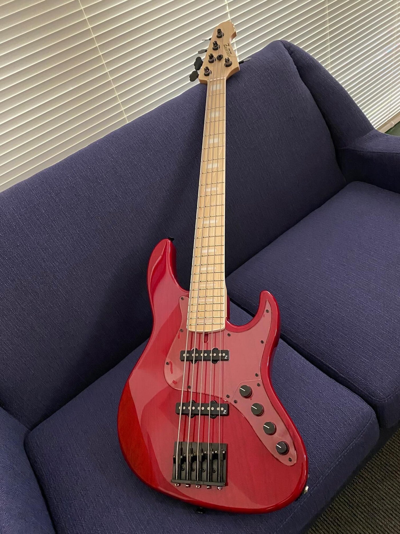 Atelier Z Beta5 Transparent Red 2025 - Bajo Eléctrico