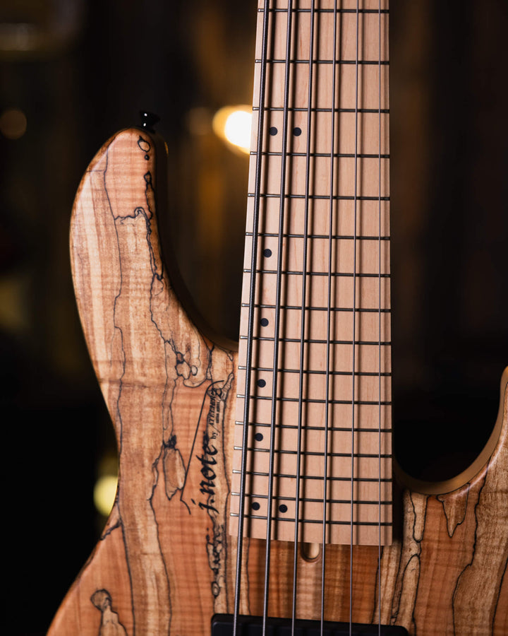 Atelier Z J-Note 6 Spalted Maple NAMM Show 2024 - Bajo Eléctrico | Cuerpo • Modelo: J-Note • Madera: Ash 2P Back • Top: Spalted Maple • Terminación: Matte, Natural Brazo • Madera: Maple• Perfil: “C”• Terminación: Matte• String Spacing: 19 mm• Escala: 34”