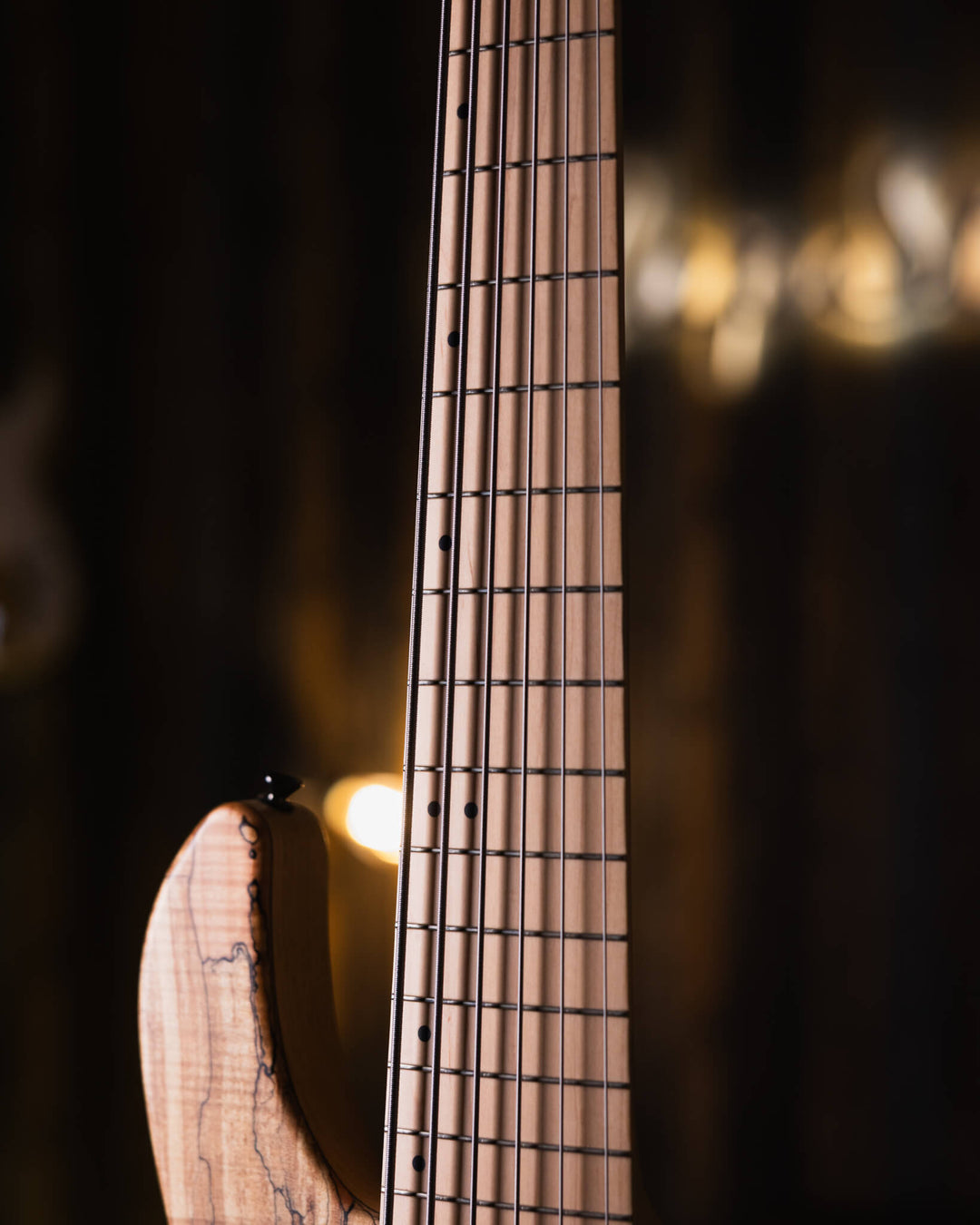 Atelier Z J-Note 6 Spalted Maple NAMM Show 2024 - Bajo Eléctrico | Cuerpo • Modelo: J-Note • Madera: Ash 2P Back • Top: Spalted Maple • Terminación: Matte, Natural Brazo • Madera: Maple• Perfil: “C”• Terminación: Matte• String Spacing: 19 mm• Escala: 34”