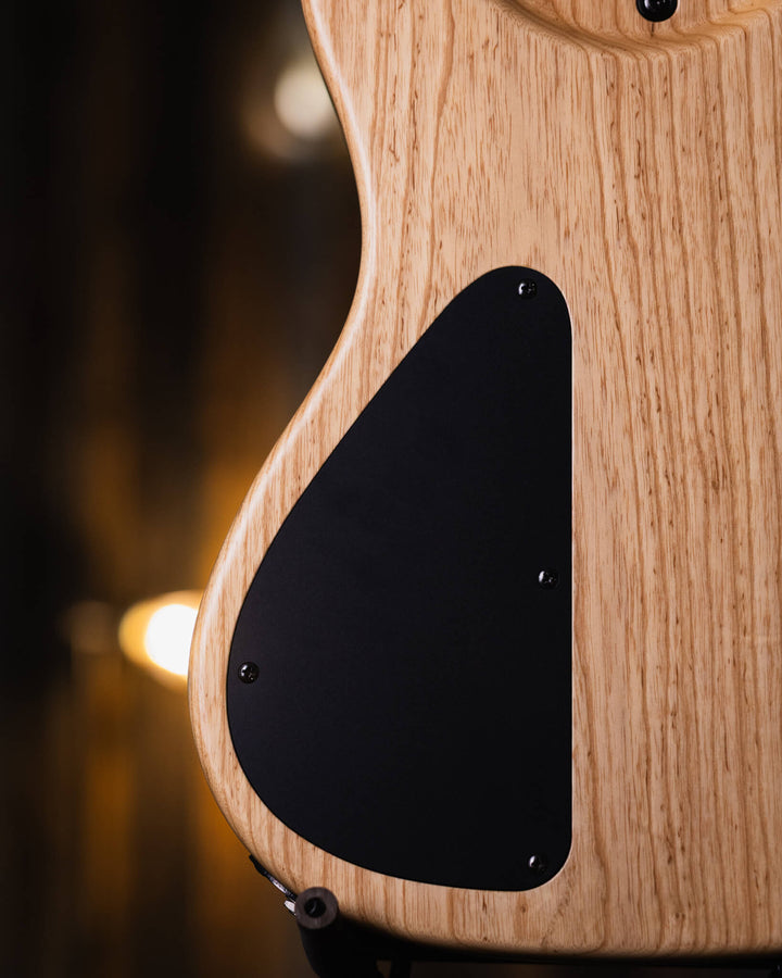 Atelier Z J-Note 6 Spalted Maple NAMM Show 2024 - Bajo Eléctrico | Cuerpo • Modelo: J-Note • Madera: Ash 2P Back • Top: Spalted Maple • Terminación: Matte, Natural Brazo • Madera: Maple• Perfil: “C”• Terminación: Matte• String Spacing: 19 mm• Escala: 34”