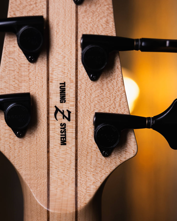 Atelier Z J-Note 6 Spalted Maple NAMM Show 2024 - Bajo Eléctrico | Cuerpo • Modelo: J-Note • Madera: Ash 2P Back • Top: Spalted Maple • Terminación: Matte, Natural Brazo • Madera: Maple• Perfil: “C”• Terminación: Matte• String Spacing: 19 mm• Escala: 34”