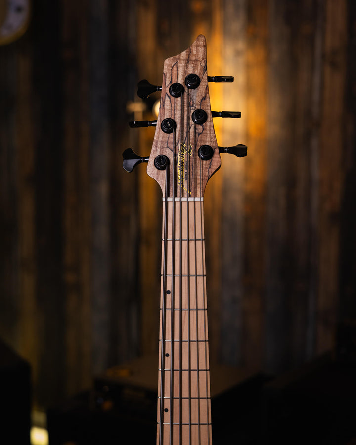 Atelier Z J-Note 6 Spalted Maple NAMM Show 2024 - Bajo Eléctrico | Cuerpo • Modelo: J-Note • Madera: Ash 2P Back • Top: Spalted Maple • Terminación: Matte, Natural Brazo • Madera: Maple• Perfil: “C”• Terminación: Matte• String Spacing: 19 mm• Escala: 34”