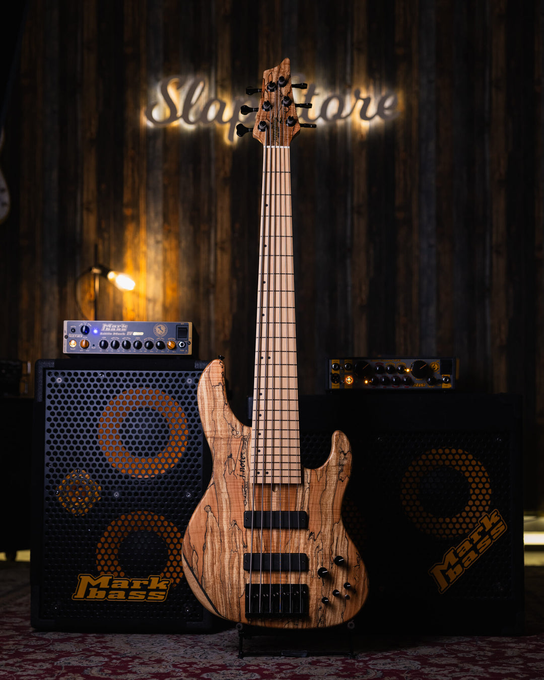 Atelier Z J-Note 6 Spalted Maple NAMM Show 2024 - Bajo Eléctrico | Cuerpo • Modelo: J-Note • Madera: Ash 2P Back • Top: Spalted Maple • Terminación: Matte, Natural Brazo • Madera: Maple• Perfil: “C”• Terminación: Matte• String Spacing: 19 mm• Escala: 34”