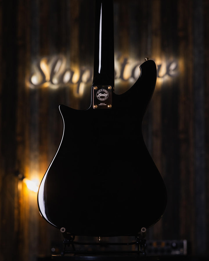 Baum Nidhogg Bass Pure Black - Bajo Eléctrico | ¿Estás listo para la música de esta noche? El Nidhogg es un bajo intransigente hecho a mano para festejar las raíces profundas. Dobles pastillas Goldsound® y un sonido poderoso. Aprieta el ritmo de la baterí