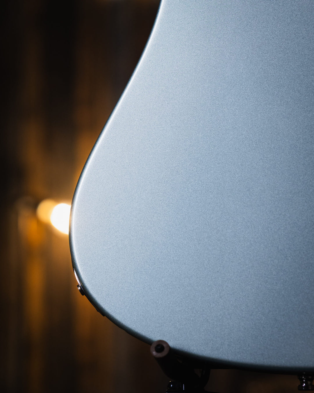 Baum Nidhogg Bass Ocean Mist - Bajo Eléctrico | ¿Estás listo para la música de esta noche? El Nidhogg es un bajo intransigente hecho a mano para festejar las raíces profundas. Dobles pastillas Goldsound® y un sonido poderoso. Aprieta el ritmo de la baterí